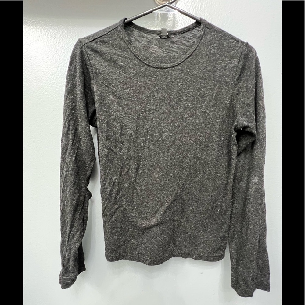 Monrow open elbow shirt size small